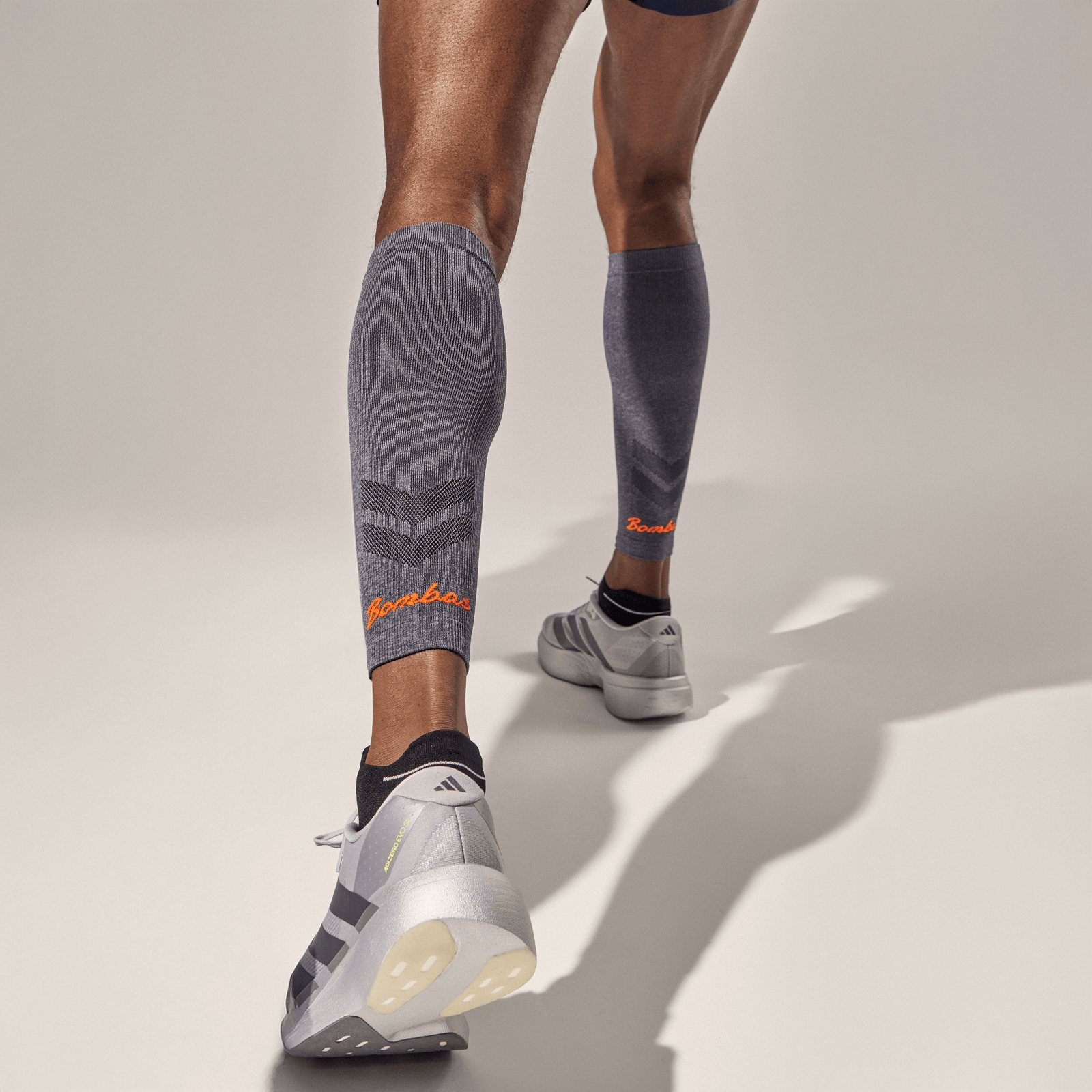 official-bombas::10624-charcoal-meteor-adult-unisex-onmodel-0-transparent.png