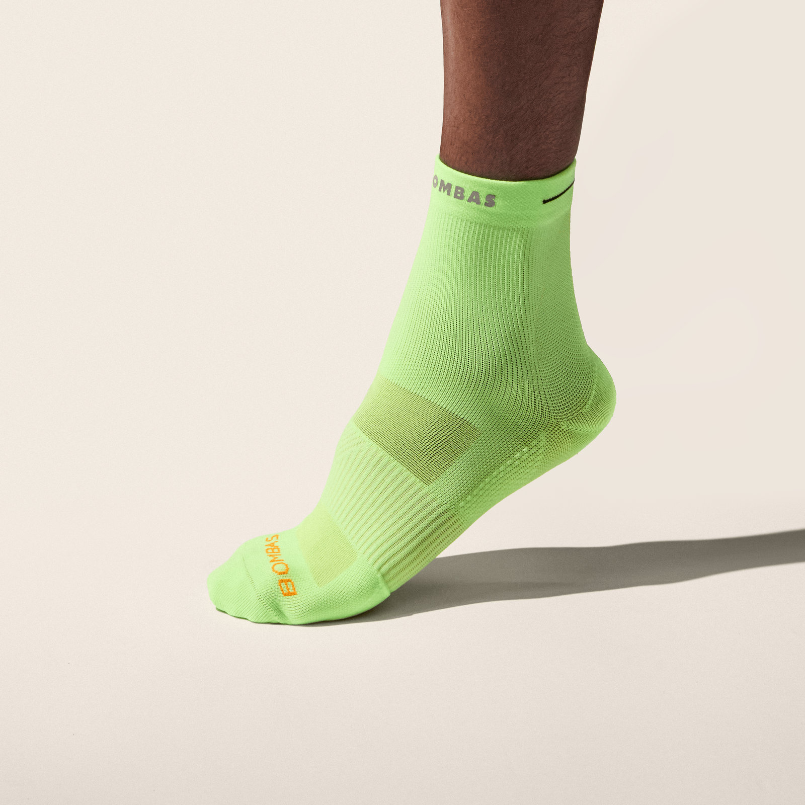 official-bombas::11061-neonlime-adult-unisex-onmodel-00-transparent.png